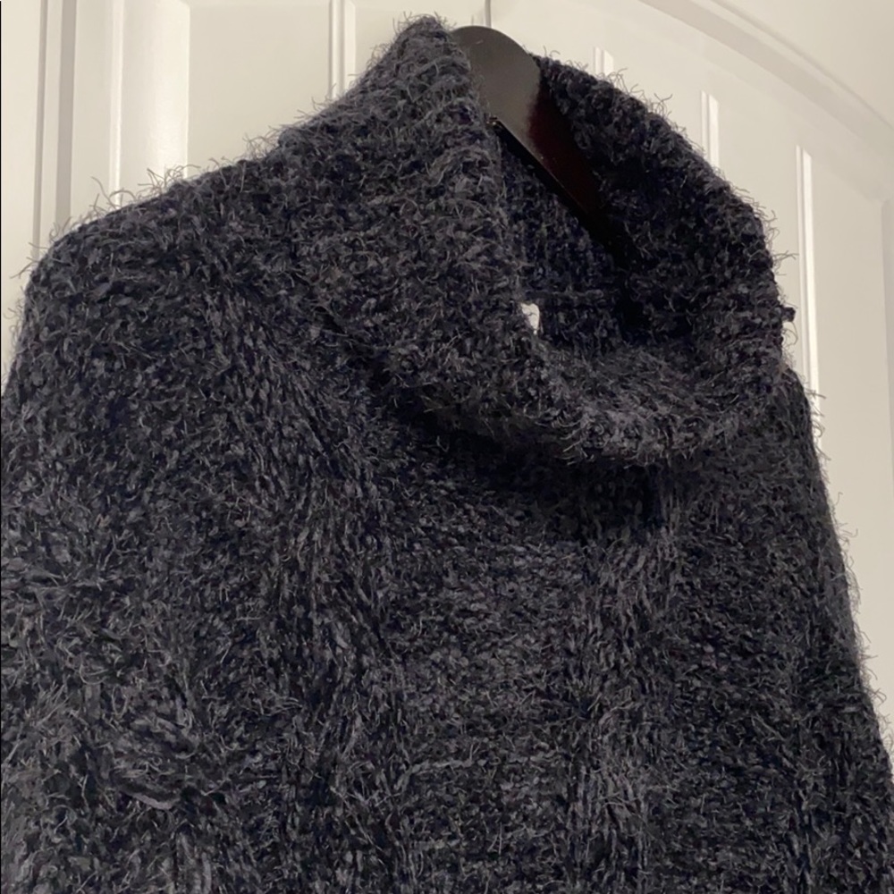 ✨Host Pick✨ Black Fuzzy Sweater
